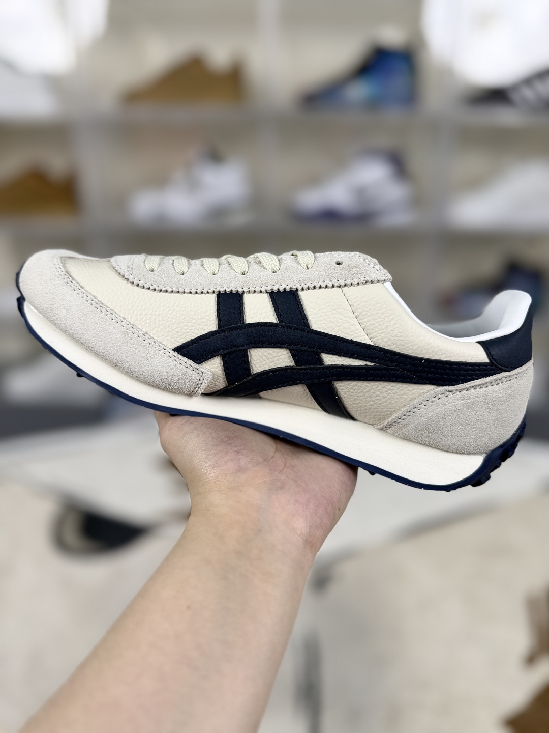 Onitsuka Tiger EDR 78 Retro Sneakers - Lightweight & Comfortable for Everyday Wear 2 cmp i1748380022865 6945 0 1