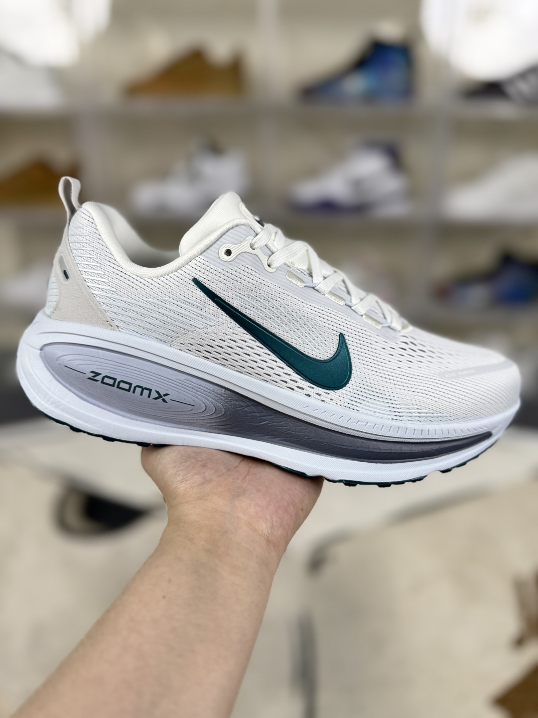 Nike Vomero 18: Comfortable, Versatile, and Durable Low-Top Running Shoes 1 cmp i1748702430167 5635 0 0