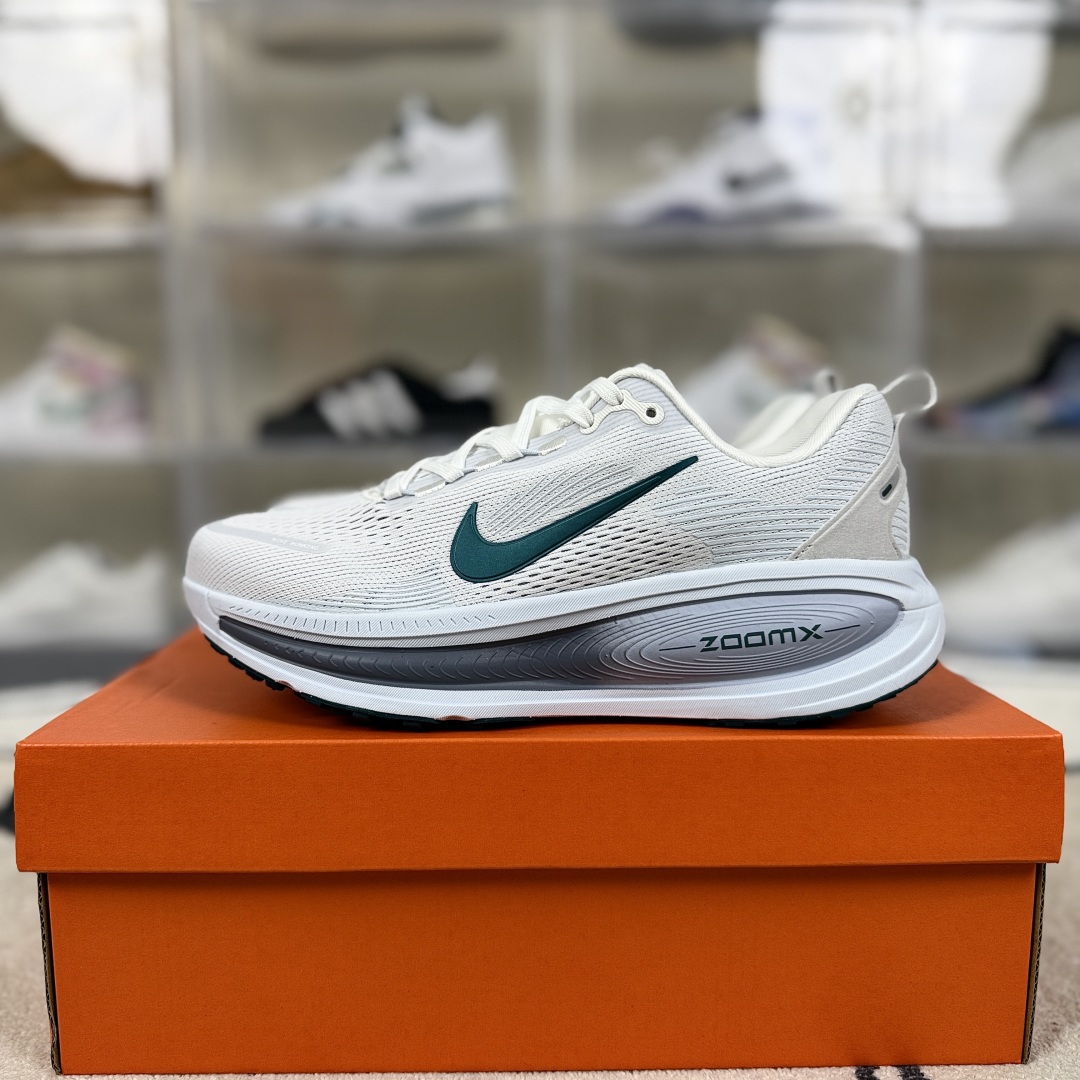 Nike Vomero 18: Comfortable, Versatile, and Durable Low-Top Running Shoes 9 cmp i1748702430195 268 0 8