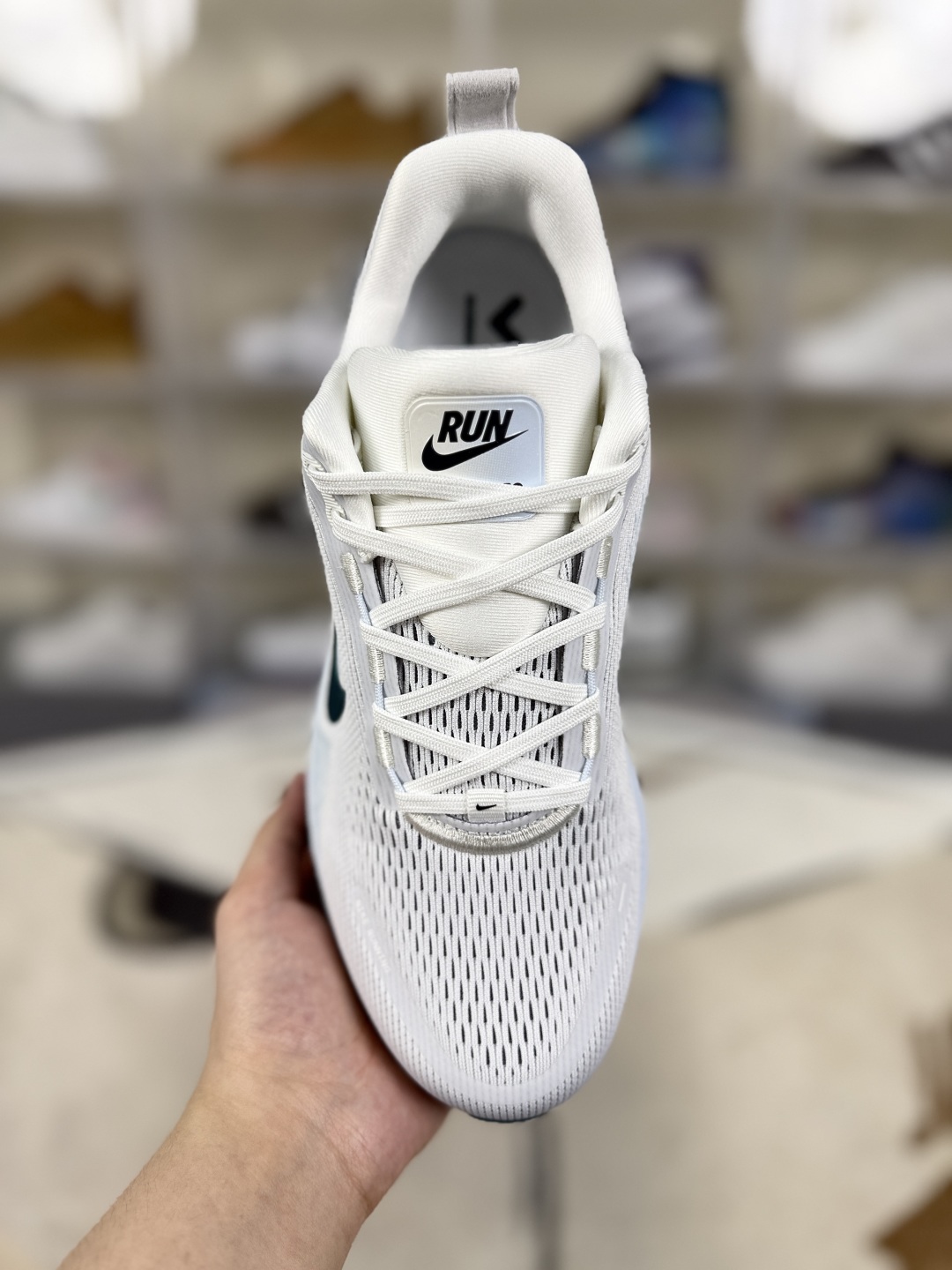Nike Vomero 18: Comfortable, Versatile, and Durable Low-Top Running Shoes 4 cmp i1748702435700 4823 0 3