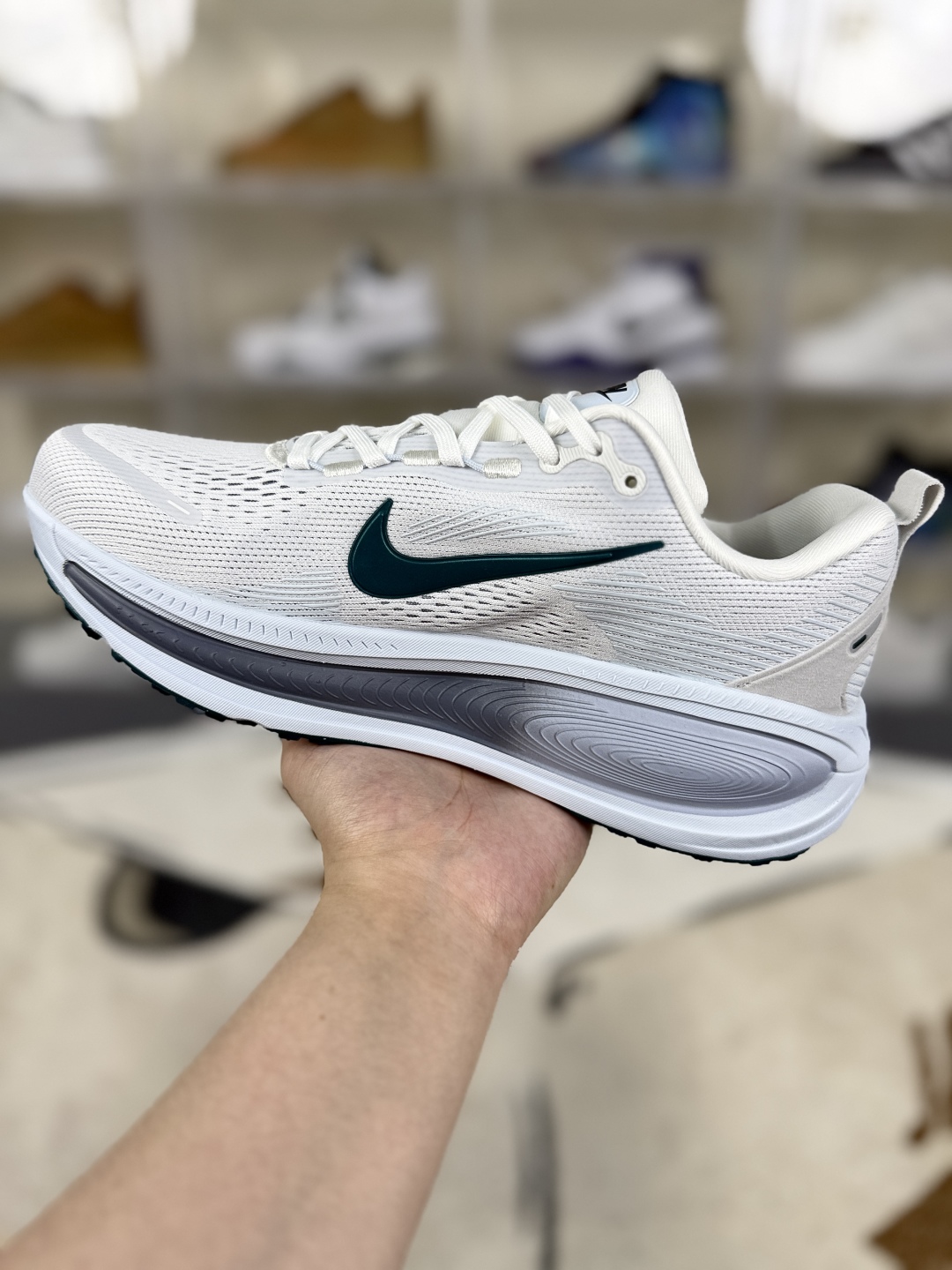 Nike Vomero 18: Comfortable, Versatile, and Durable Low-Top Running Shoes 2 cmp i1748702435711 4777 0 1