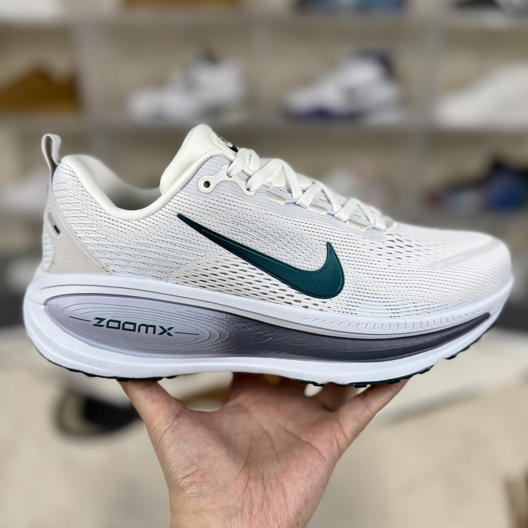 Nike Vomero 18: Comfortable, Versatile, and Durable Low-Top Running Shoes 7 cmp i1748702435715 99 0 5