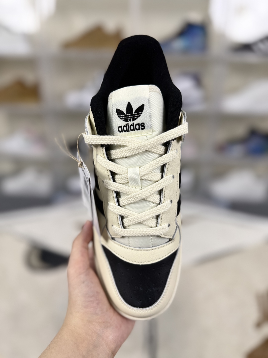 Adidas Originals Forum 84 Low-Top Sneakers - White/Black/Gray - Unisex Design 5 cmp i1749075560760 8665 0 3