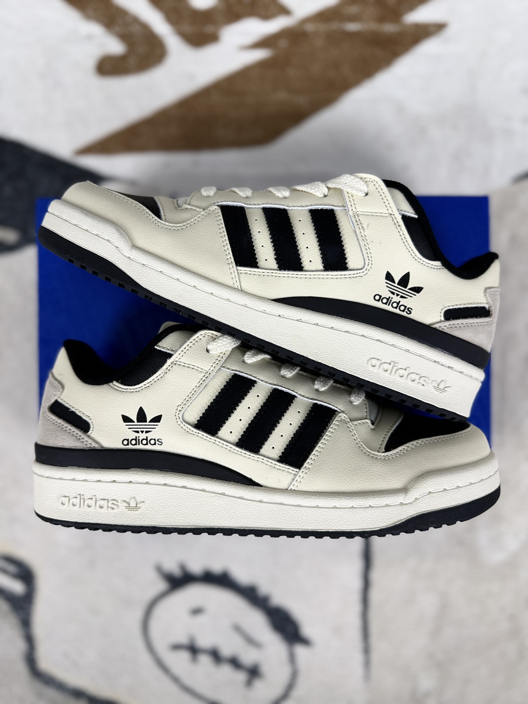 Adidas Originals Forum 84 Low-Top Sneakers - White/Black/Gray - Unisex Design 9 cmp i1749075561295 7891 0 7