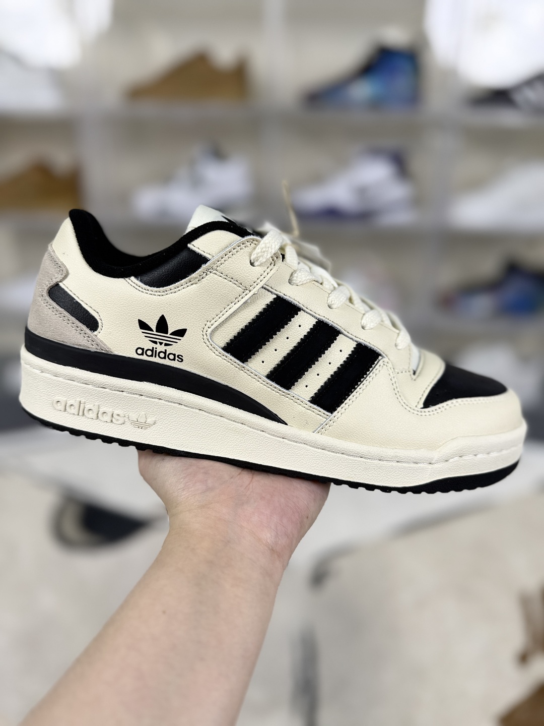 Adidas Originals Forum 84 Low-Top Sneakers - White/Black/Gray - Unisex Design 2 cmp i1749075561301 3576 0 0