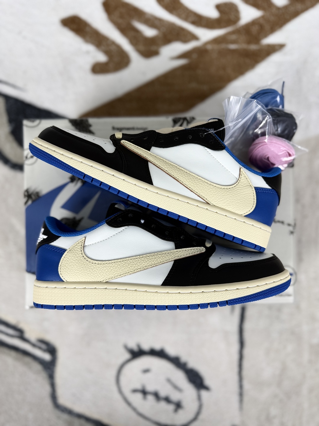 Travis Scott x Fragment Design Air Jordan 1 Low OG SP - White/Black/Blue 8 cmp i1749075597965 9360 0 7