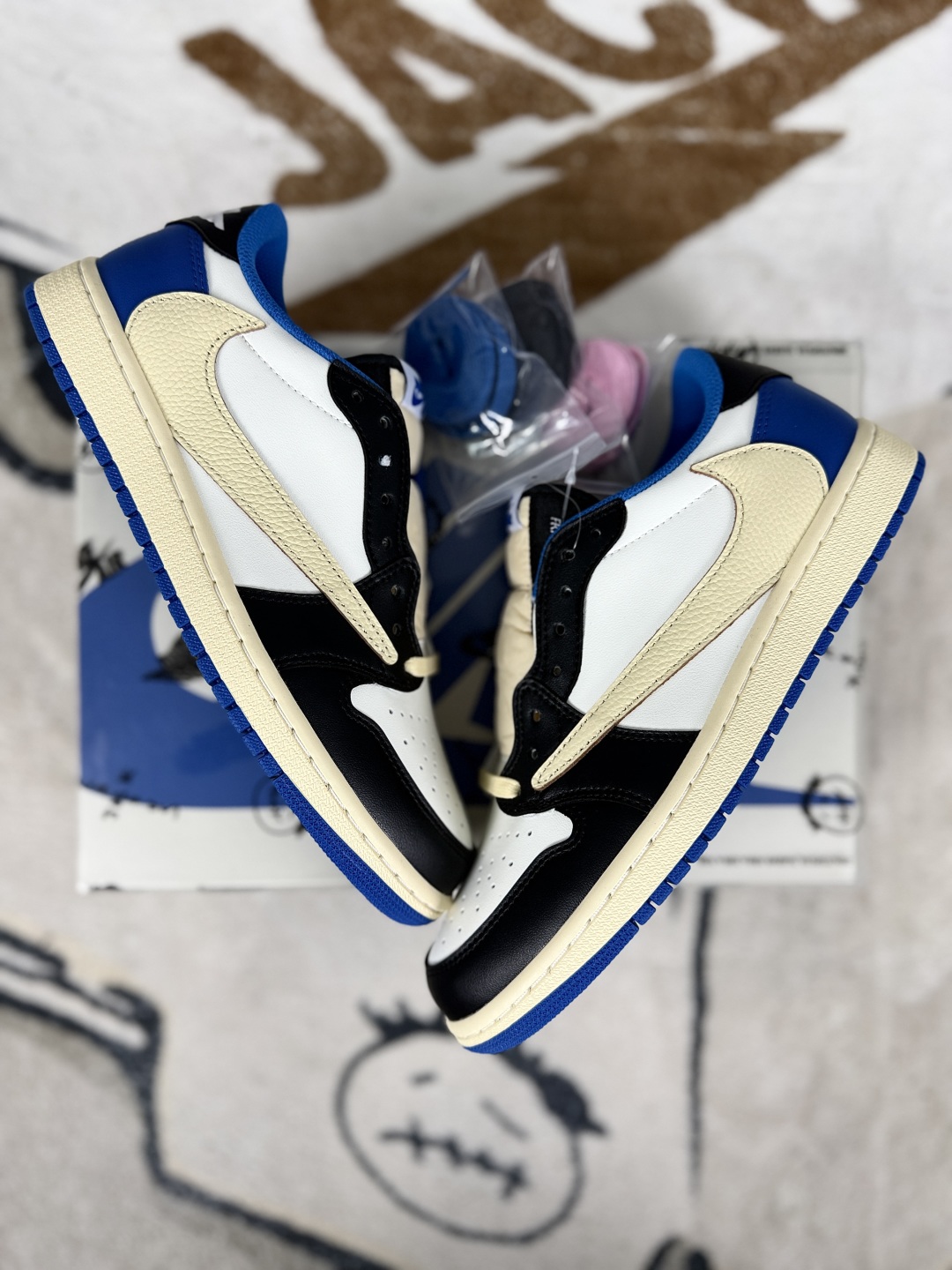 Travis Scott x Fragment Design Air Jordan 1 Low OG SP - White/Black/Blue 5 cmp i1749075597968 2241 0 6