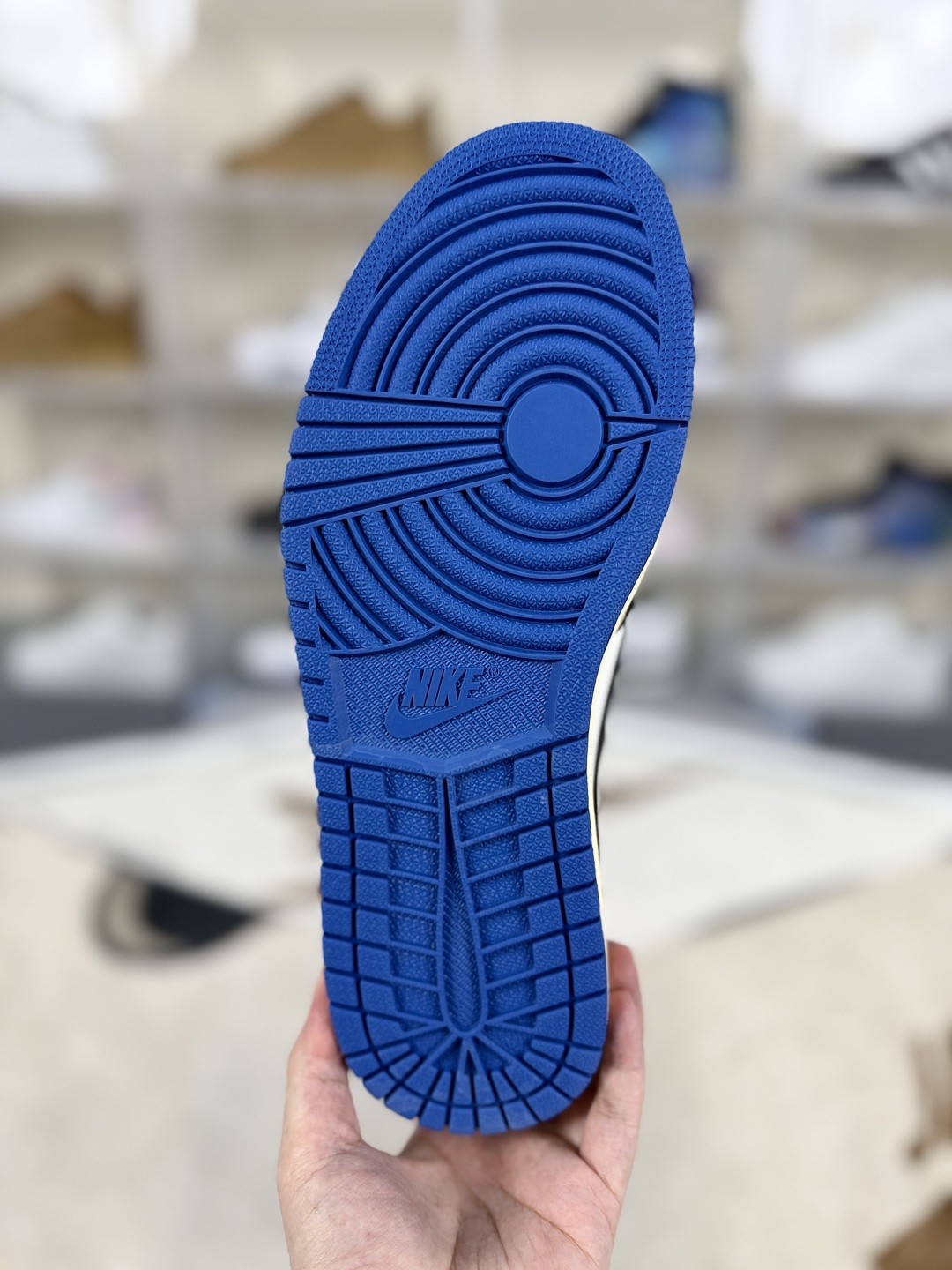 Travis Scott x Fragment Design Air Jordan 1 Low OG SP - White/Black/Blue 6 cmp i1749075599706 7468 0 4