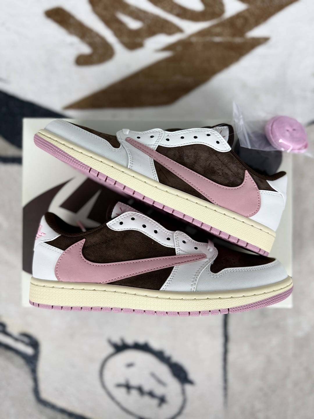 Travis Scott x Jordan Air Jordan 1 Low OG SP Basketball Shoes - Brown/Pink 8 cmp i1749075673381 5152 0 7