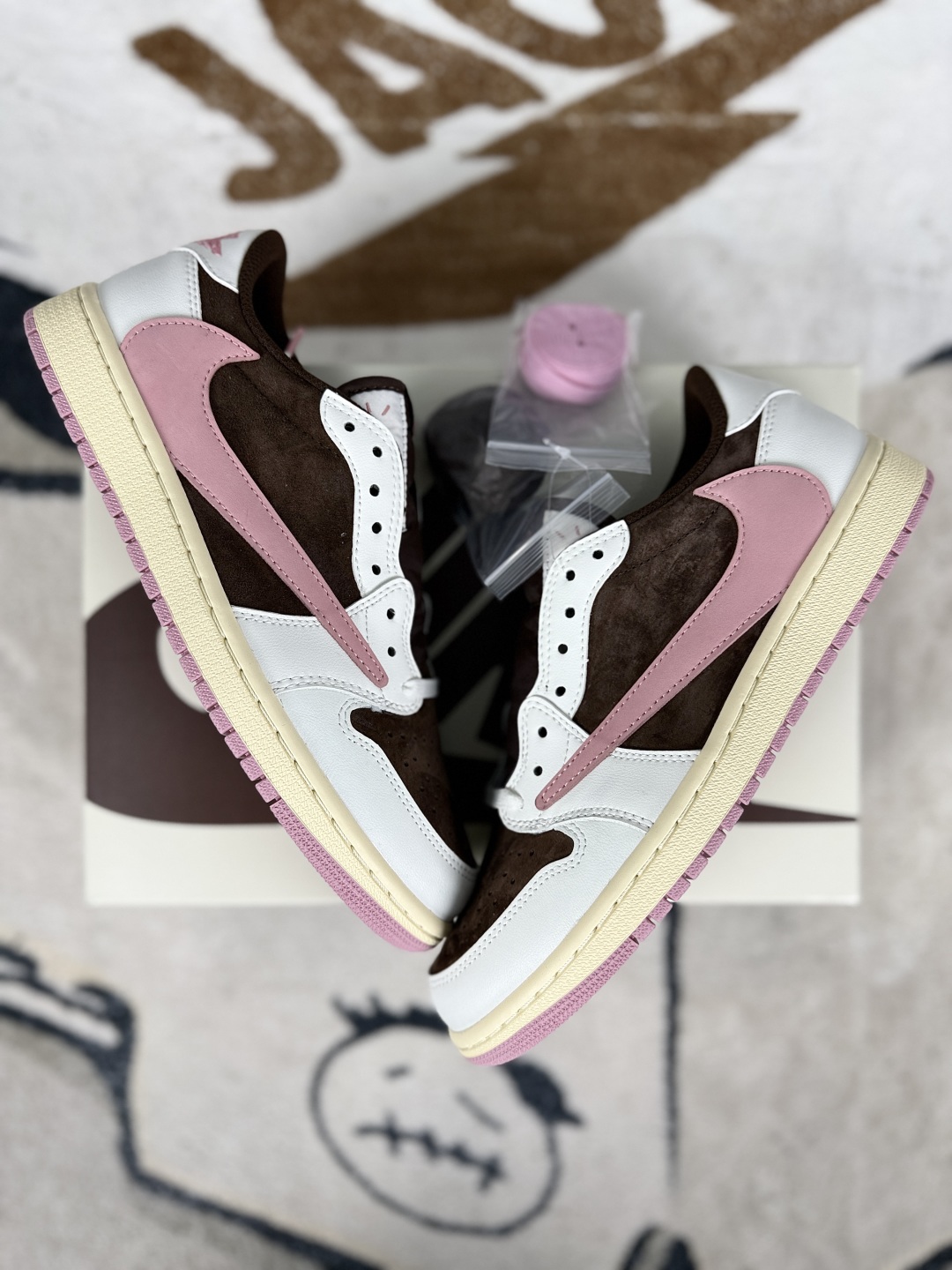 Travis Scott x Jordan Air Jordan 1 Low OG SP Basketball Shoes - Brown/Pink 5 cmp i1749075673395 7226 0 6
