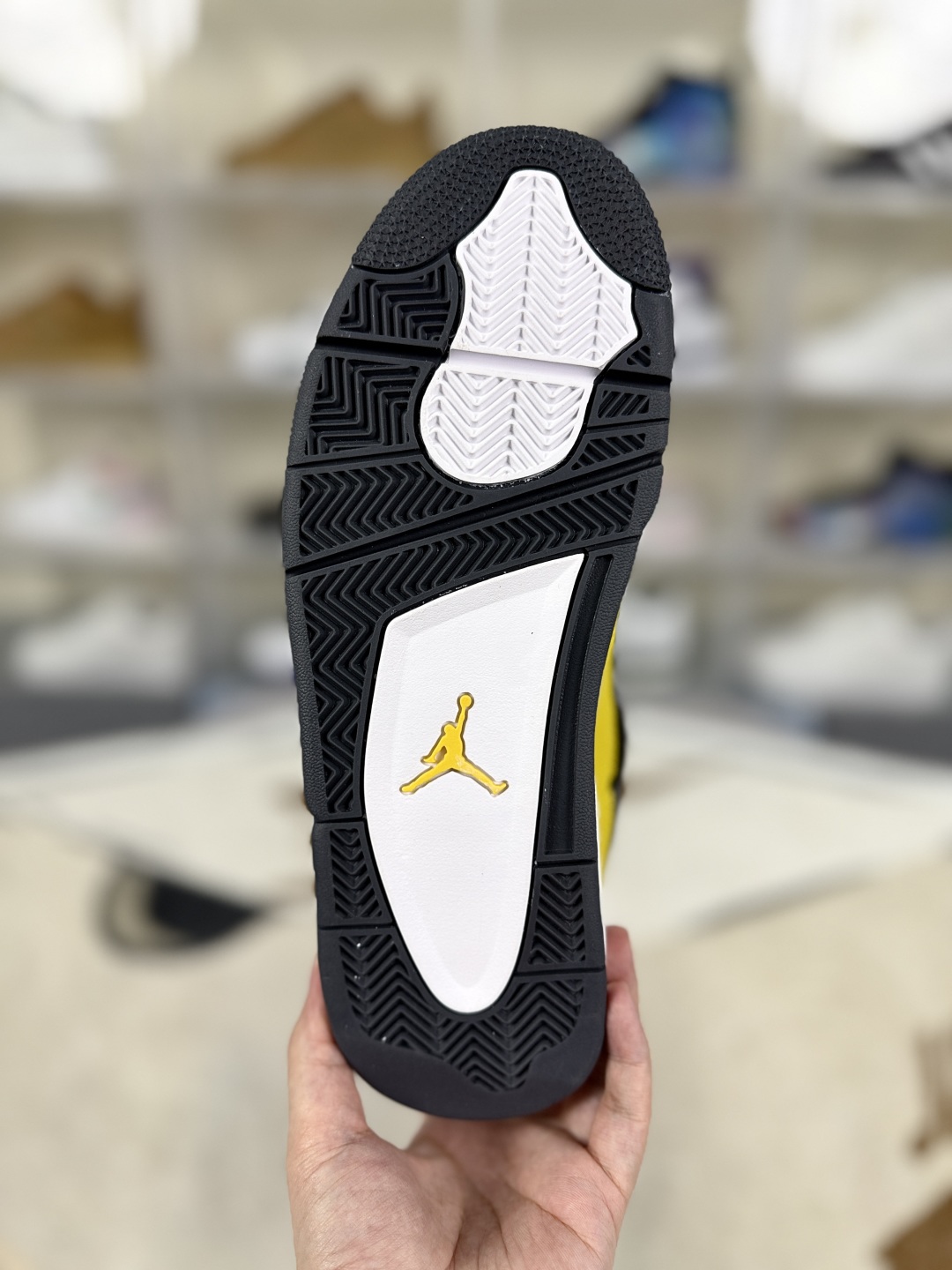 Air Jordan 4 Retro 'Tour Yellow' Sneaker, Mid-Top Basketball Shoes for Men & Women 6 cmp i1749159746012 1028 0 4