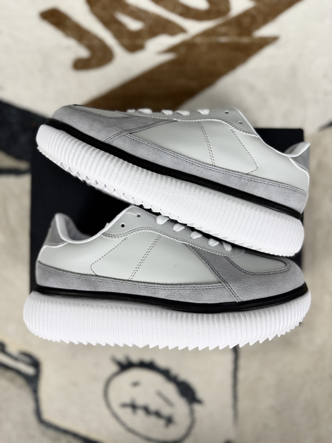 Onitsuka Tiger Delecity Grey Low-Top Sneakers - Comfortable & Stylish 9 cmp i1749159868970 1599 0 7