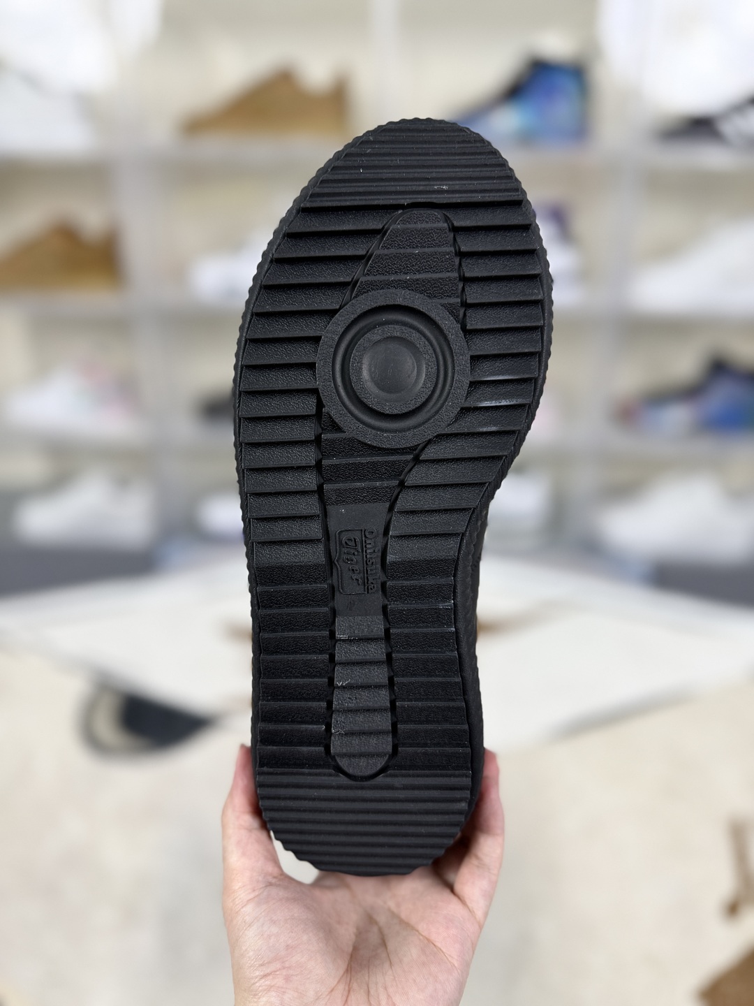 Onitsuka Tiger Delecity: Soft, Comfy, Slip-Resistant Black Casual Shoes 6 cmp i1749159898017 368 0 4