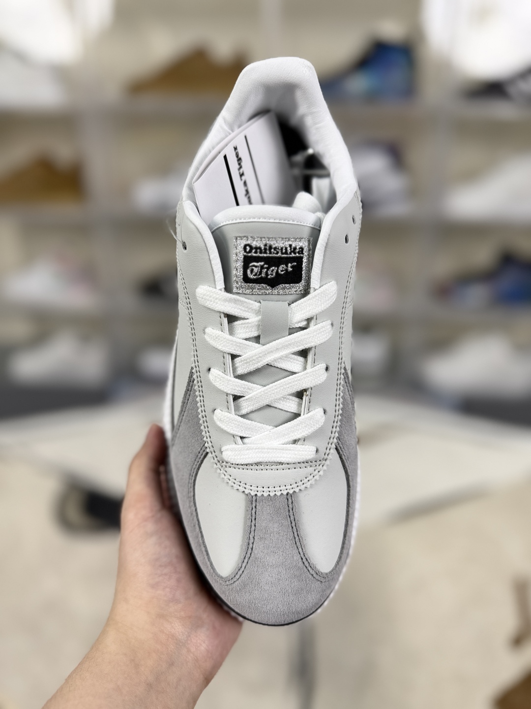 Onitsuka Tiger Delecity Grey Low-Top Sneakers - Comfortable & Stylish 5 cmp i1749160640432 4397 0 3