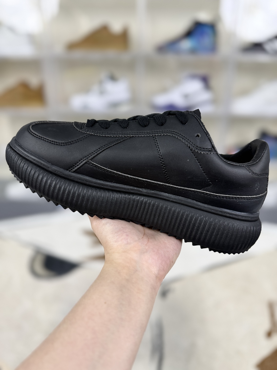 Onitsuka Tiger Delecity: Soft, Comfy, Slip-Resistant Black Casual Shoes 2 cmp i1749160656019 7415 0 1