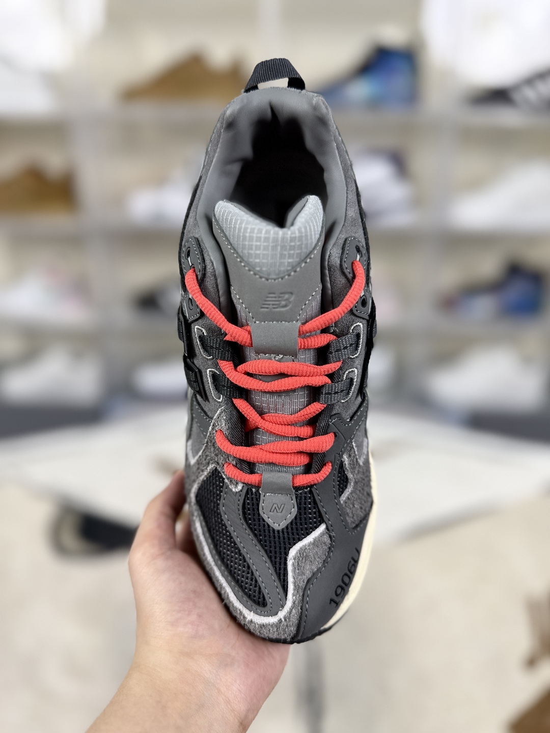 New Balance 1906R: Timeless Style, Modern Tech, Gray/Black/Red Running Shoes 4 cmp i1749334523322 8812 0 3