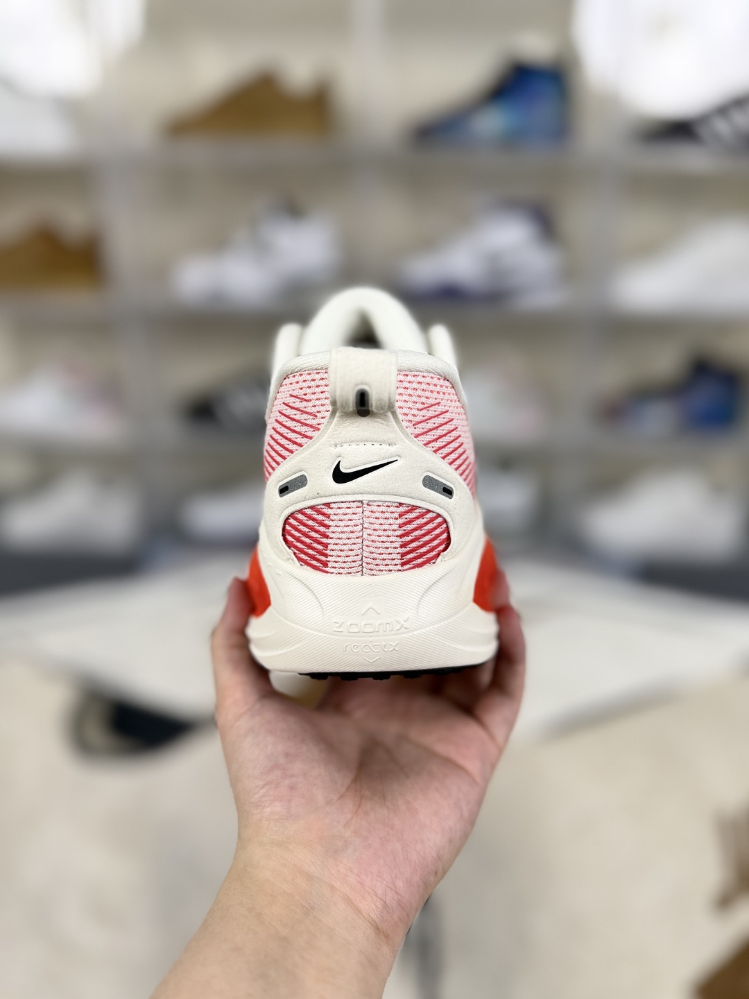 Nike Vomero 18 Running Shoes - Comfortable, Durable, and Stylish Sneakers 4 cmp i1749334593836 1424 0 2
