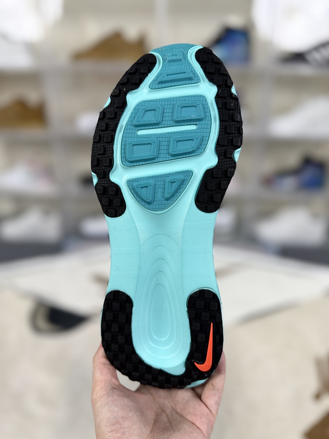 Nike Vomero 18 Running Shoes - Comfortable, Durable, and Stylish 7 cmp i1749334642986 3352 0 4