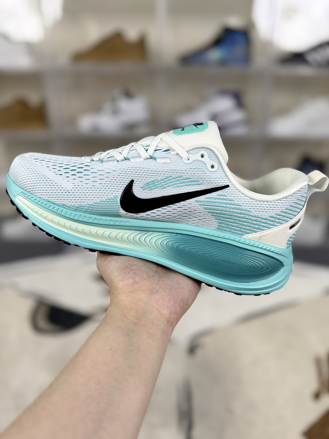 Nike Vomero 18 Running Shoes - Comfortable, Durable, and Stylish 3 cmp i1749334646122 1130 0 1