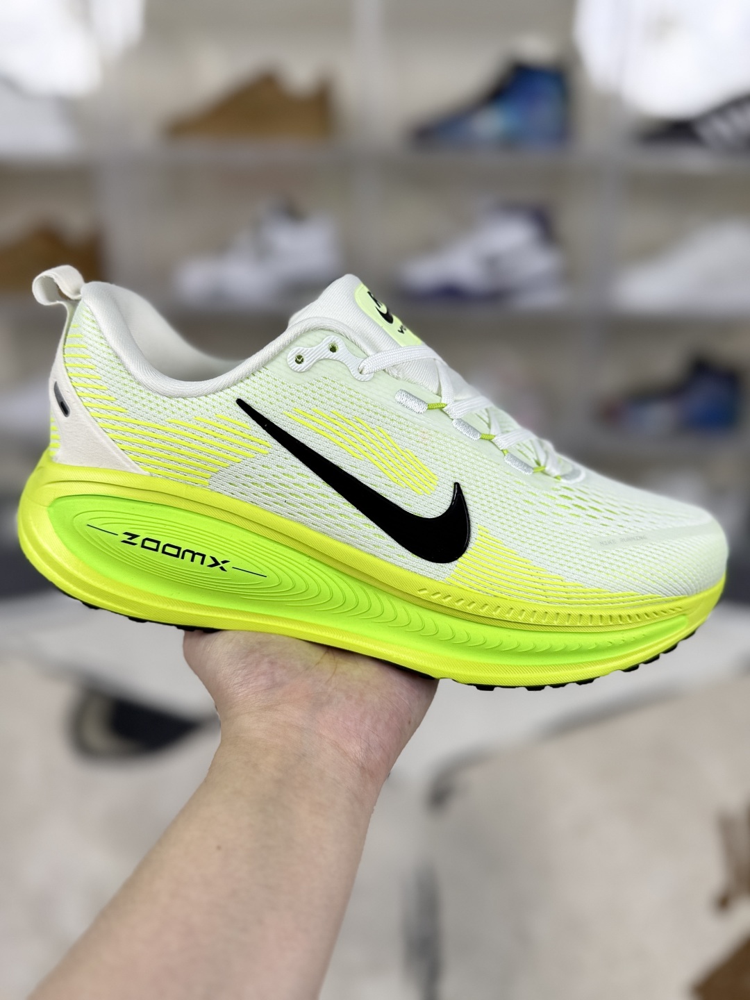Nike Vomero 18: White & Green Running Shoes - Comfortable, Durable, & Stylish 1 cmp i1749334681768 5744 0 0