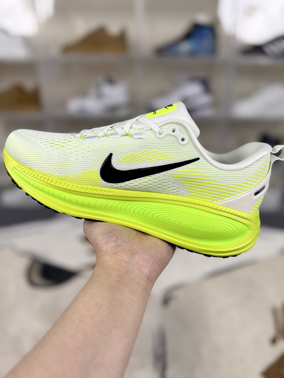 Nike Vomero 18: White & Green Running Shoes - Comfortable, Durable, & Stylish 2 cmp i1749334683988 451 0 1