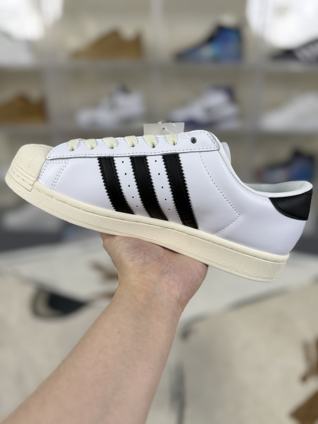 Adidas Originals Superstar Vintage Low-Top Sneakers - White/Black, Unisex Style 3 cmp i1749470575781 3809 0 1