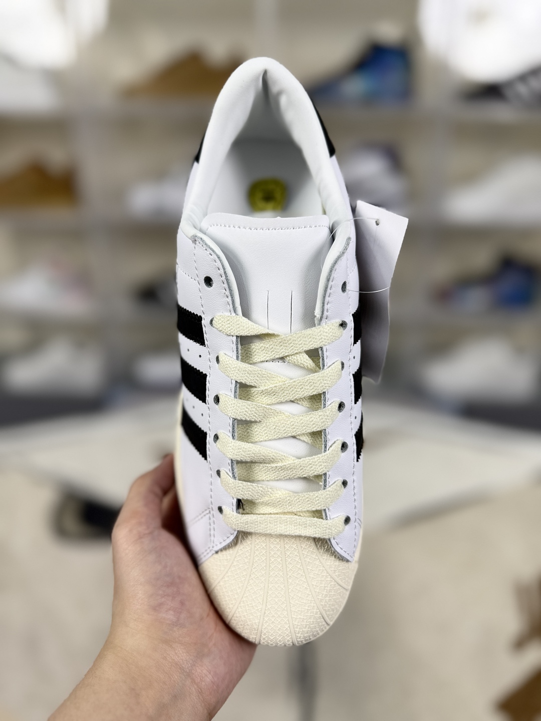 Adidas Originals Superstar Vintage Low-Top Sneakers - White/Black, Unisex Style 5 cmp i1749470575790 3750 0 3