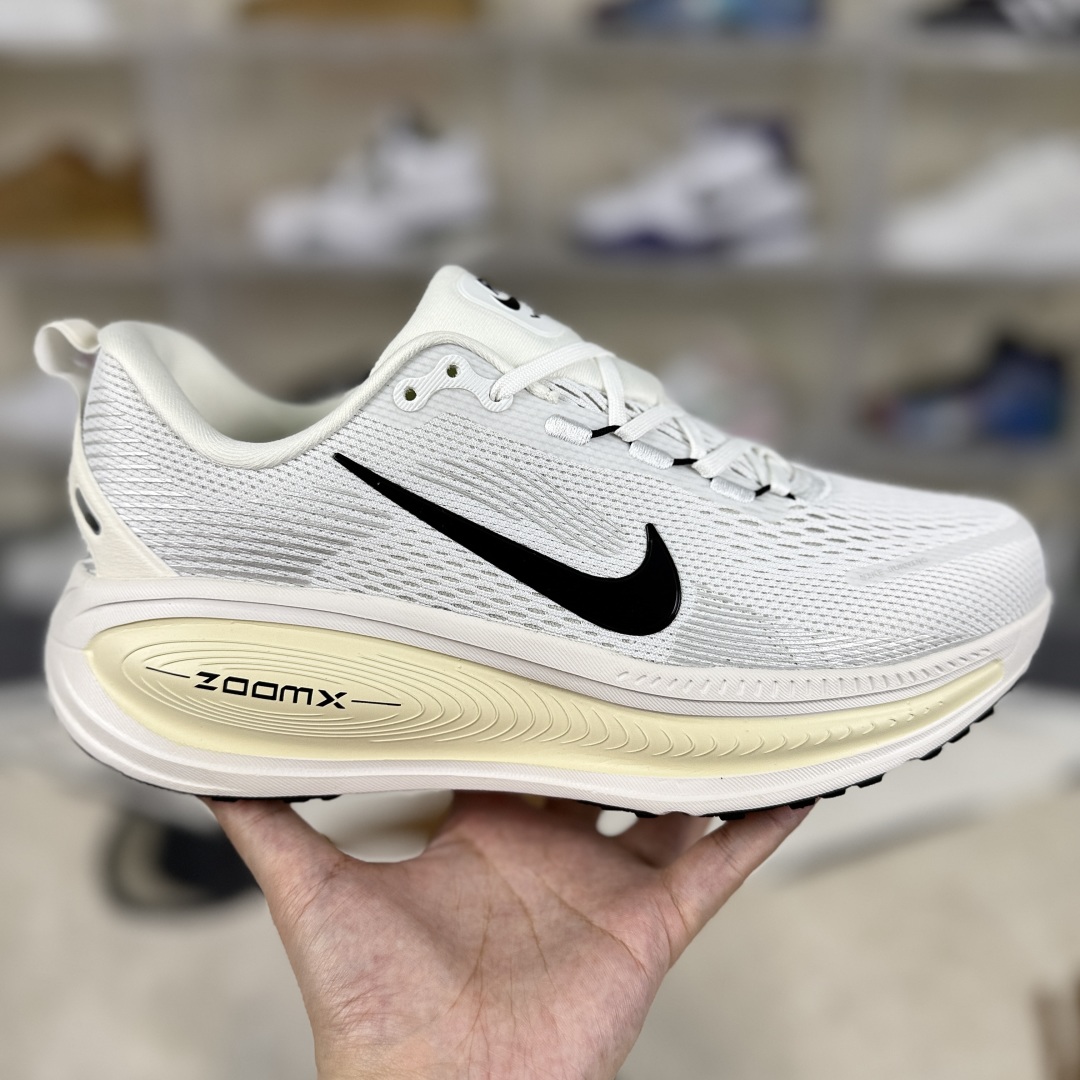 Nike Vomero 18: Comfortable, Versatile, and Durable Low-Top Running Shoes 8 cmp i1749670072855 1587 0 5