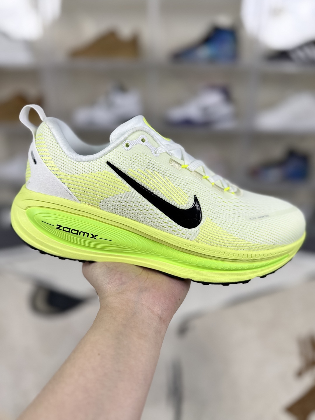 Nike Vomero 18: Comfort & Style in Every Step. Shop Now! 2 cmp i1750195196770 3345 0 0