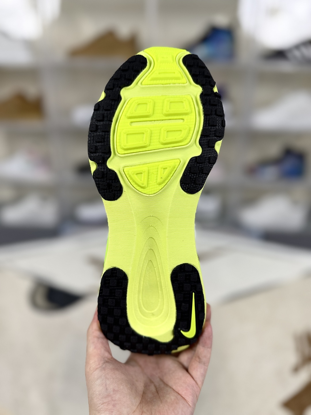 Nike Vomero 18: Comfort & Style in Every Step. Shop Now! 7 cmp i1750195205403 4096 0 4