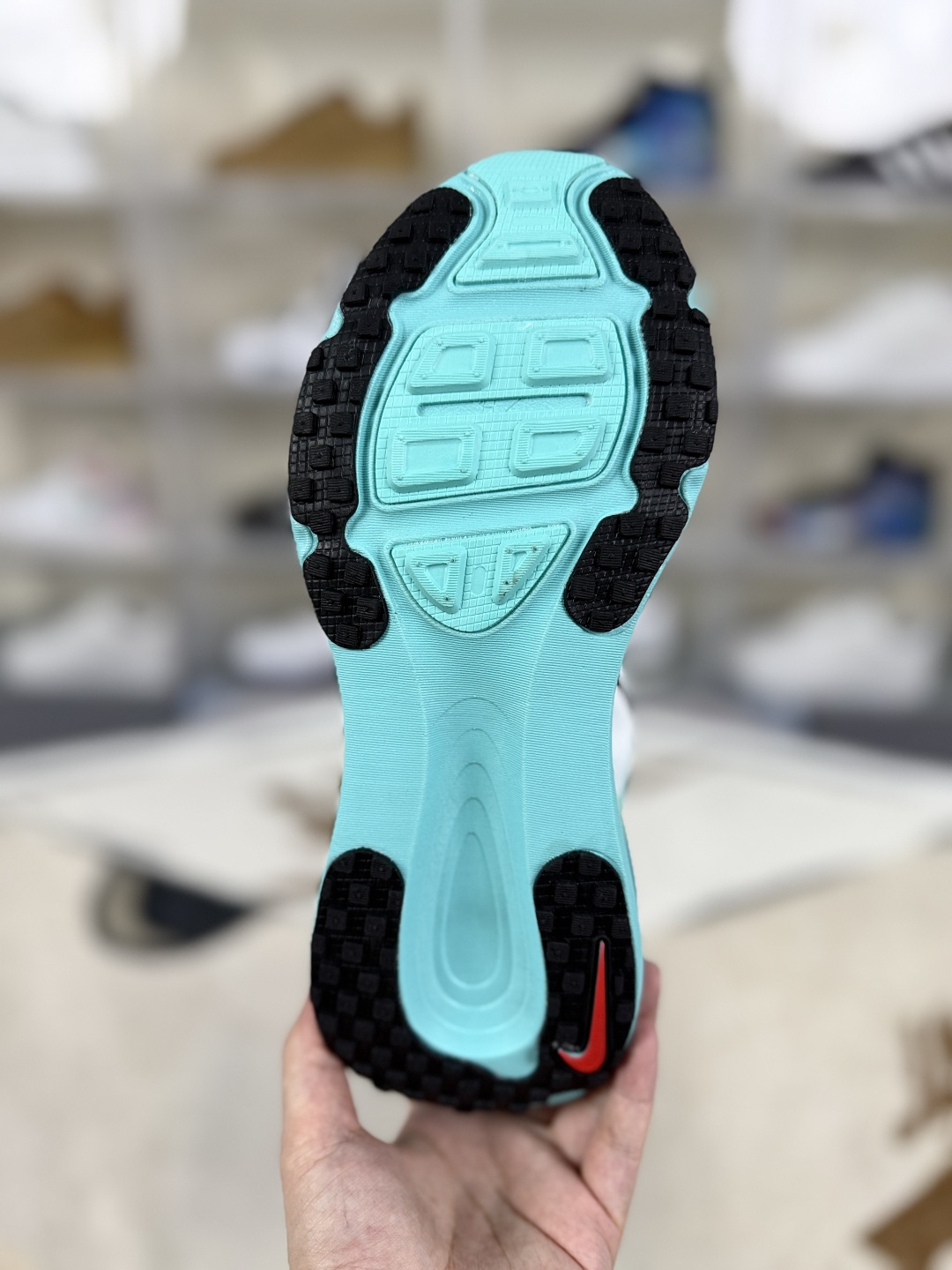 Nike Vomero 18: Comfortable, Versatile, and Durable Low-Top Running Shoes 7 cmp i1750195224943 9245 0 4