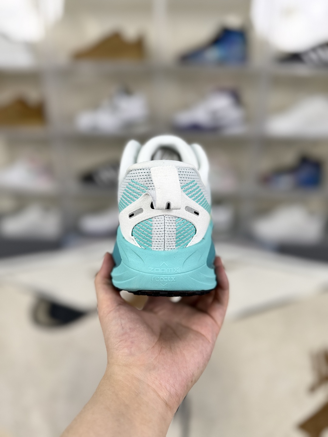 Nike Vomero 18: Comfortable, Versatile, and Durable Low-Top Running Shoes 4 cmp i1750195229352 8746 0 2