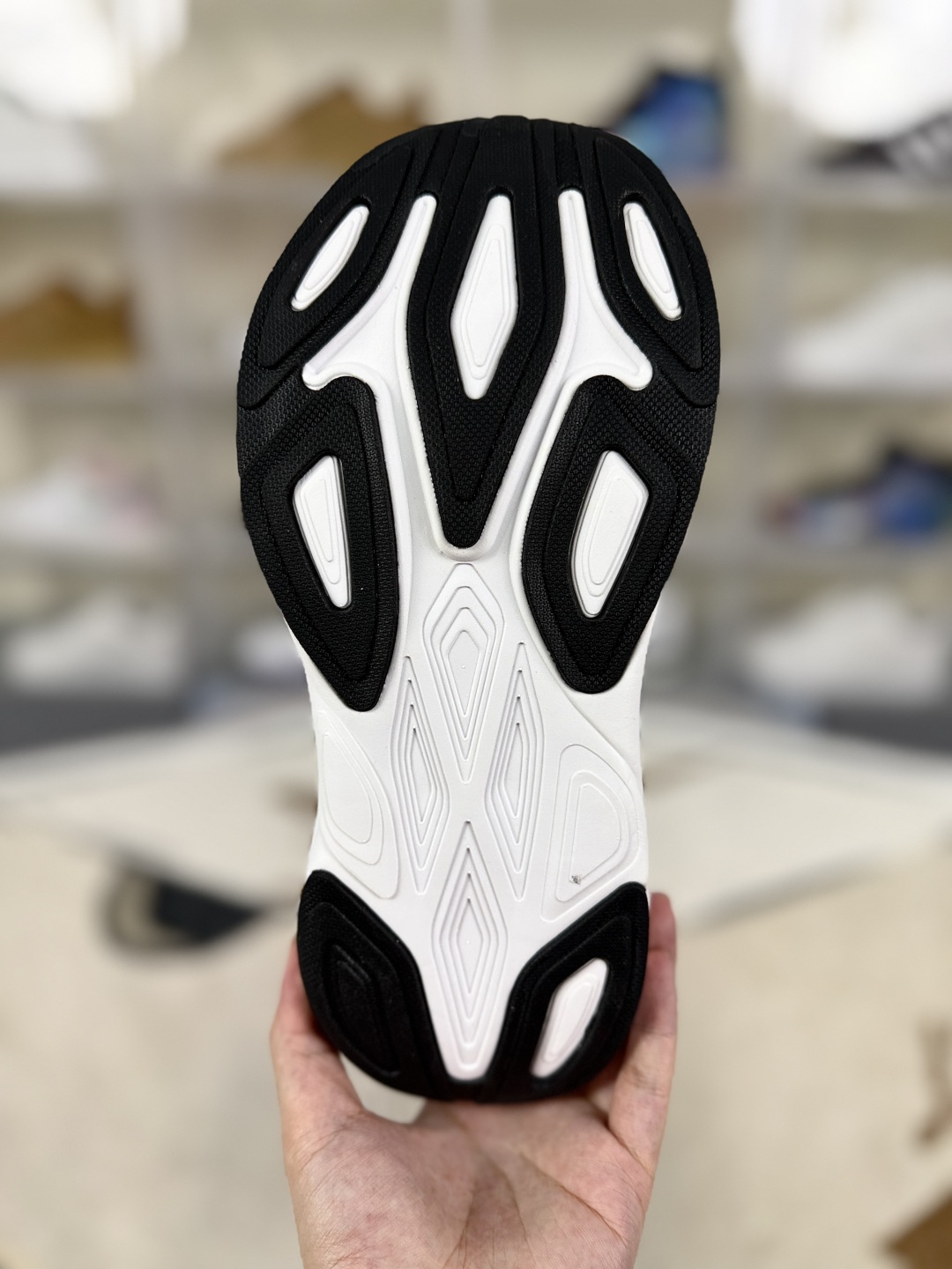 New Balance FuelCell Fresh Foam More Running Shoes - Black/White 7 cmp i1750531323426 9266 0 4