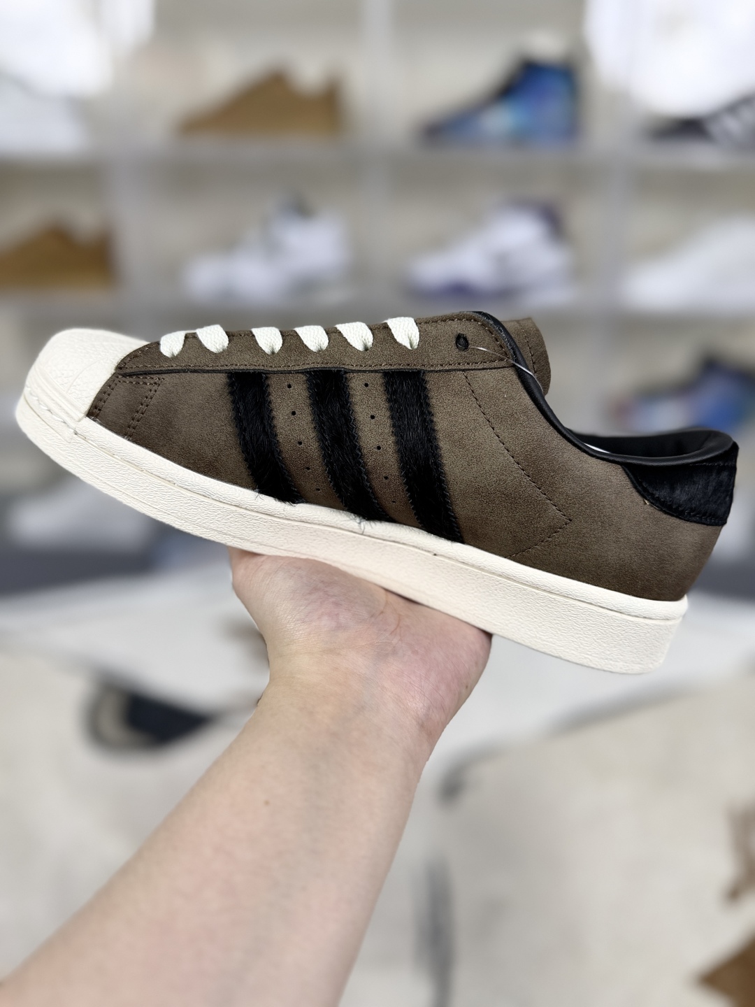 Adidas Originals Superstar Vintage Low Top Sneakers - Brown/Black - Unisex 3 cmp i1750704330417 4165 0 1
