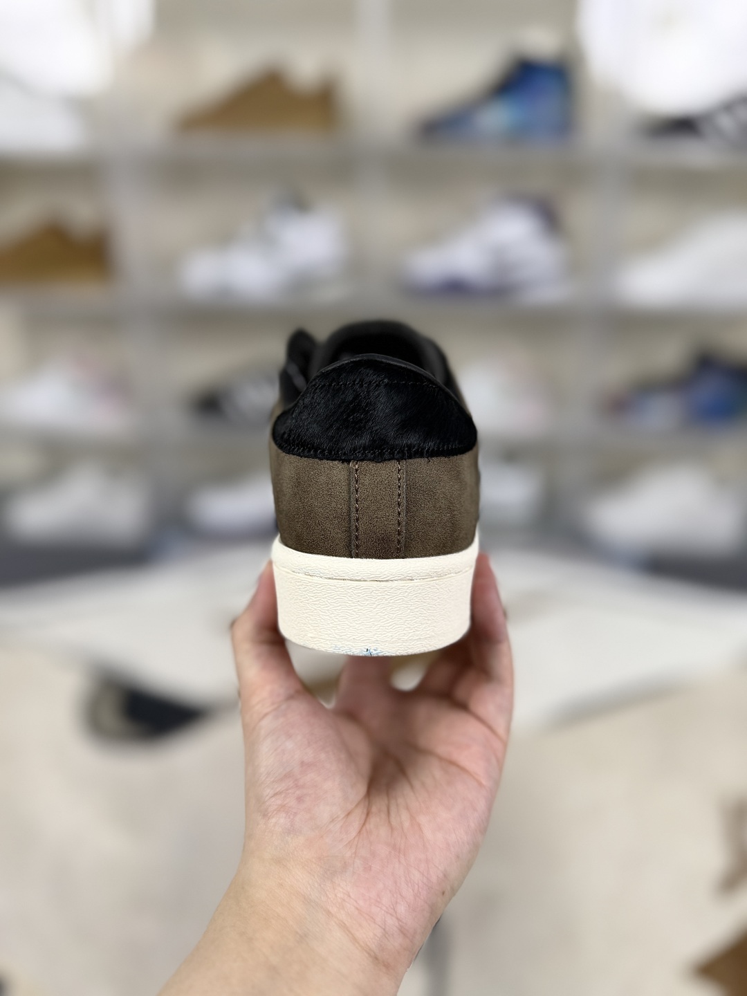 Adidas Originals Superstar Vintage Low Top Sneakers - Brown/Black - Unisex 4 cmp i1750704335312 3584 0 2