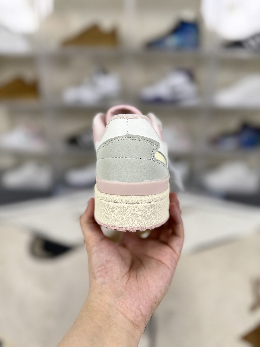 Adidas Originals Forum 84 Low: Retro Style, Modern Comfort in Pink & White 3 cmp i1750704353933 5535 0 2