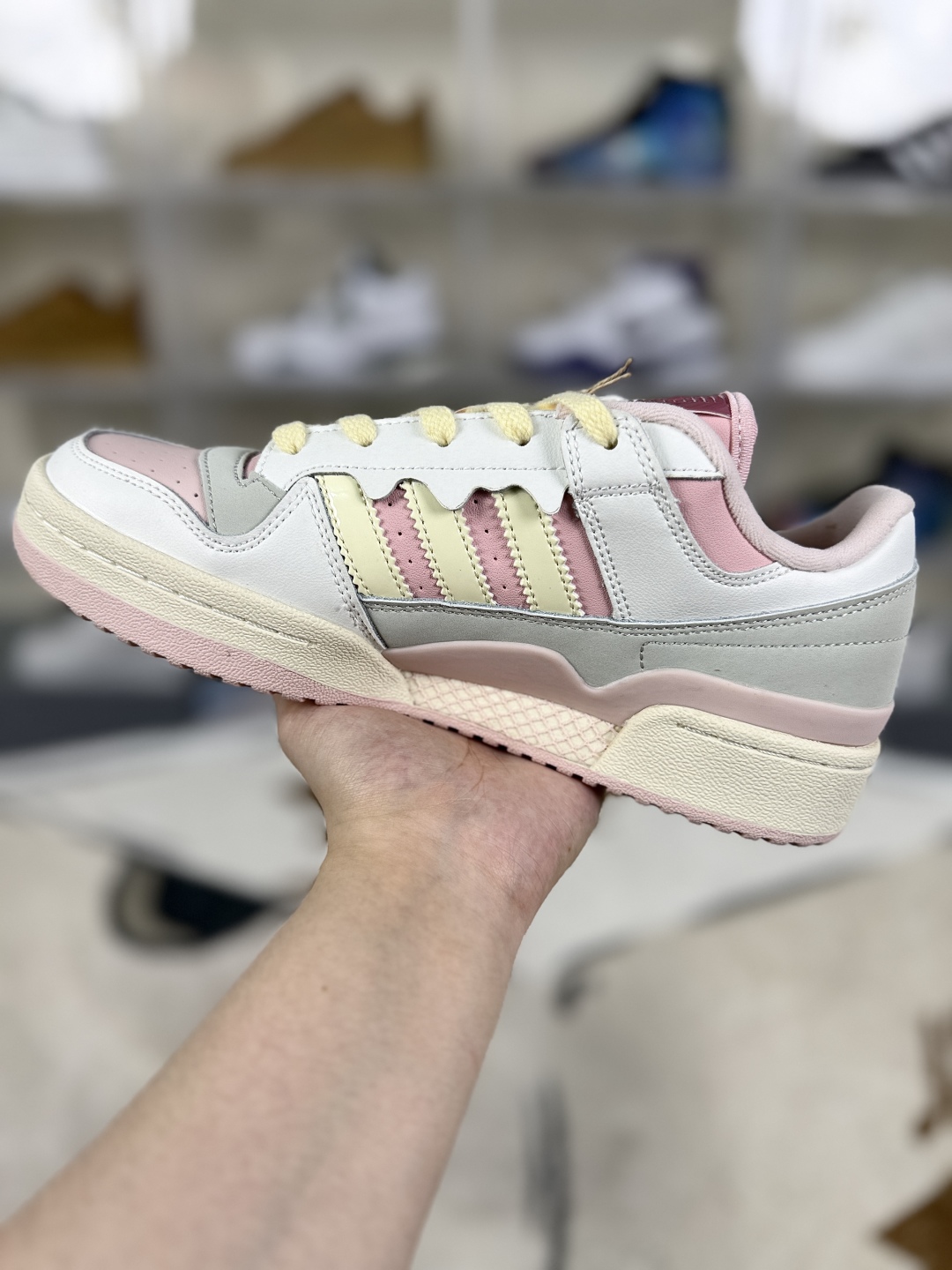 Adidas Originals Forum 84 Low: Retro Style, Modern Comfort in Pink & White 2 cmp i1750704353943 1478 0 1
