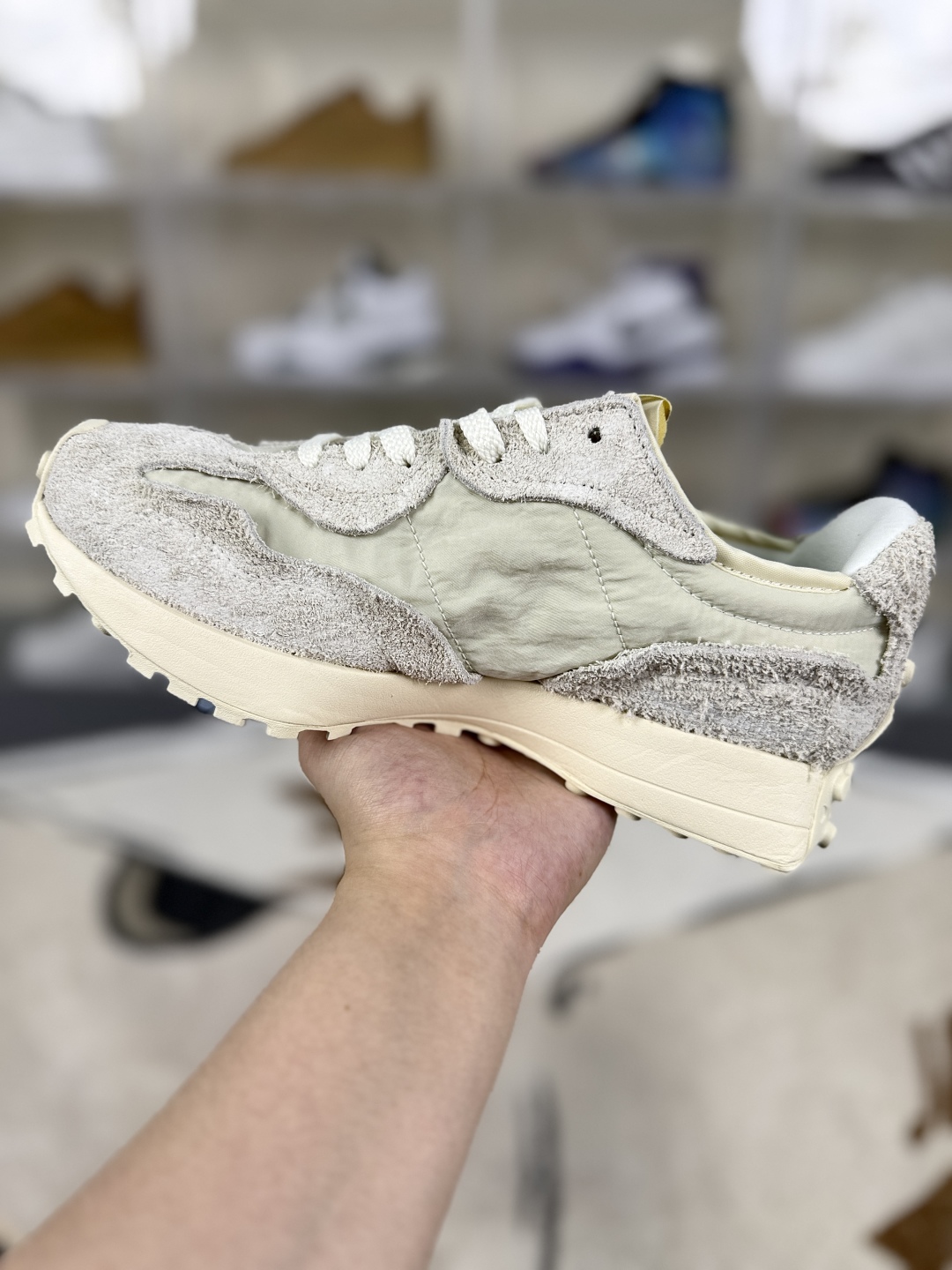 New Balance 327 Unisex Low-Top Sneakers - Comfortable, Versatile, and Stylish 3 cmp i1750877873035 1782 0 1