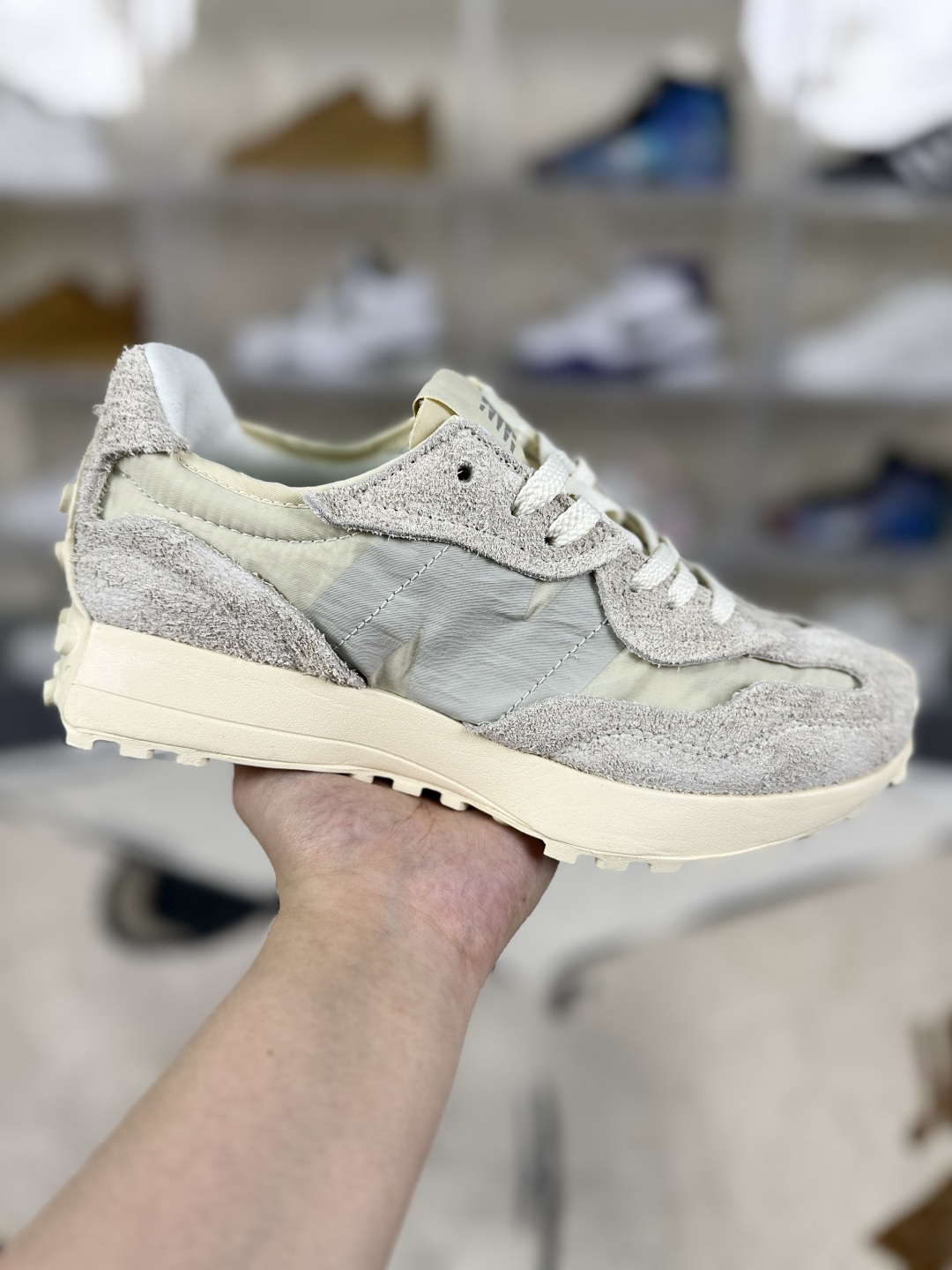 New Balance 327 Unisex Low-Top Sneakers - Comfortable, Versatile, and Stylish 2 cmp i1750877875799 944 0 0