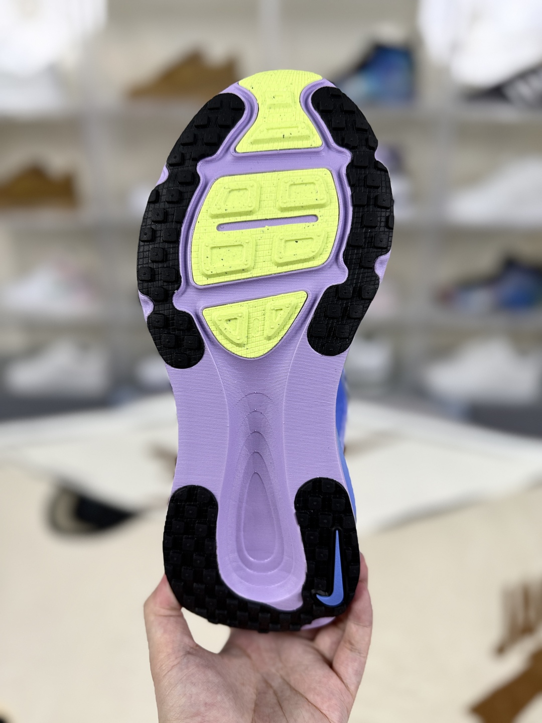 Nike Vomero 18 Running Shoes, Comfortable, Anti-Slip, and Wear-Resistant 7 cmp i1751143087813 7348 0 4