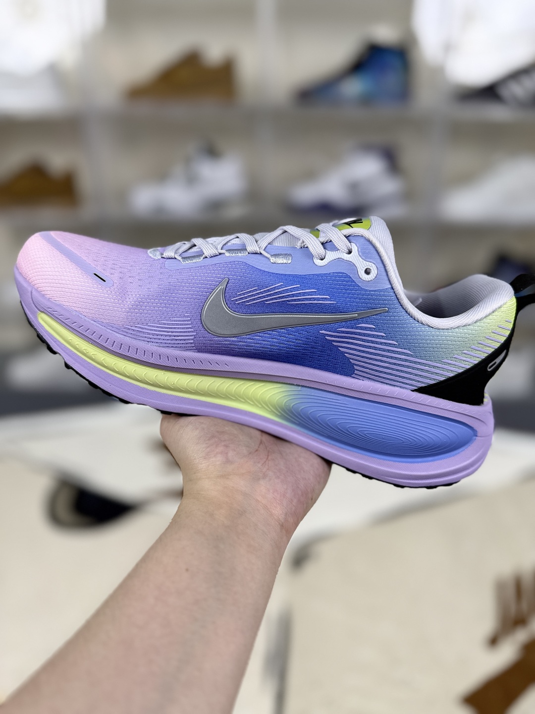 Nike Vomero 18 Running Shoes, Comfortable, Anti-Slip, and Wear-Resistant 3 cmp i1751143087814 8453 0 1