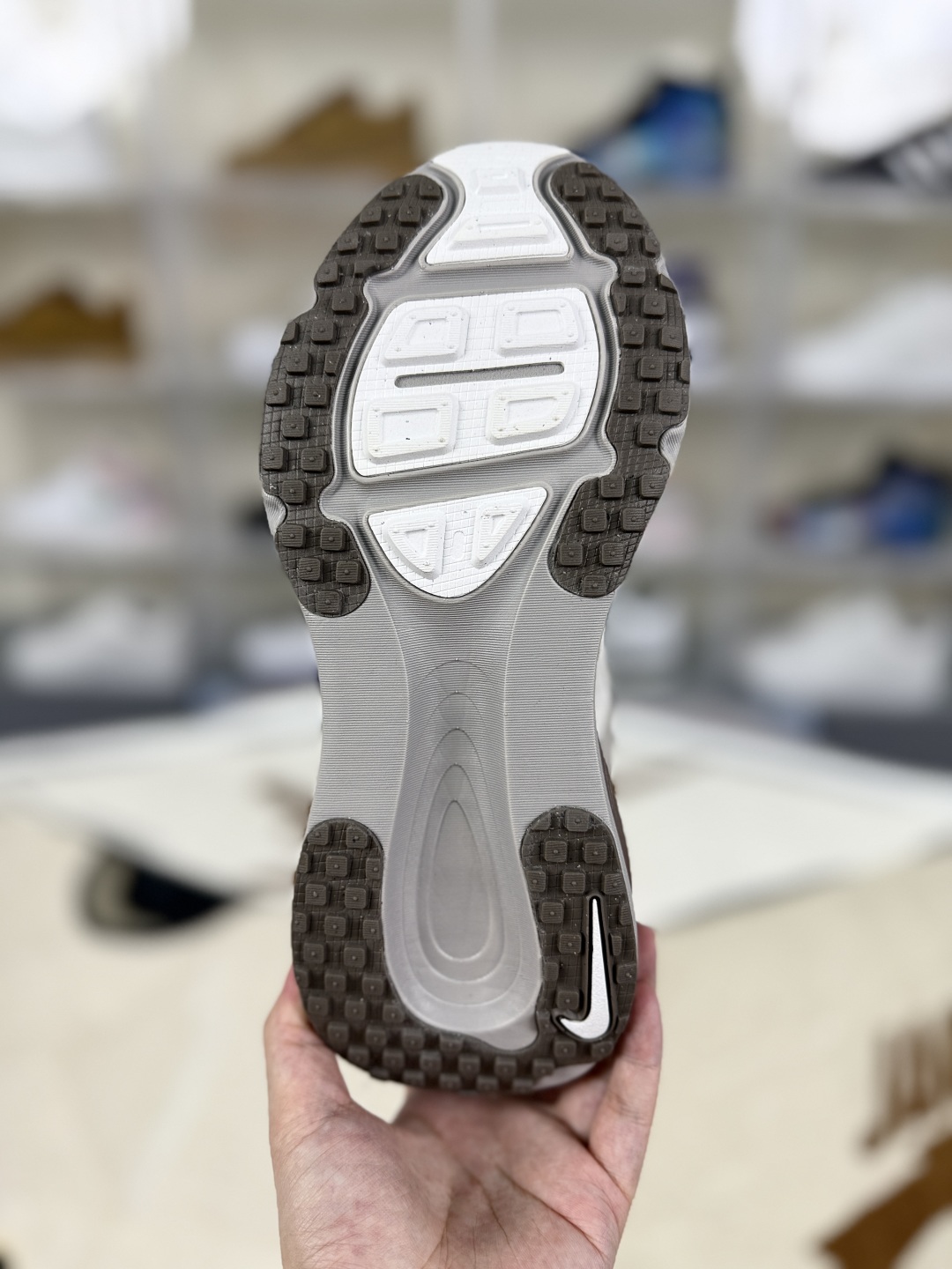 Nike Vomero 18 Women's Running Shoes - Comfortable, Durable, and Stylish 6 cmp i1751219500459 1787 0 4