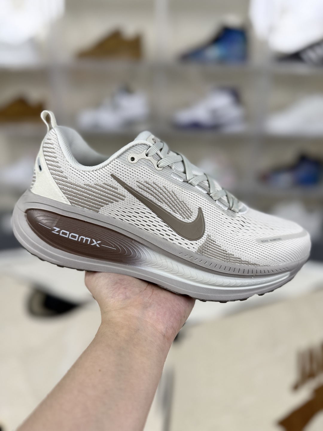 Nike Vomero 18 Women's Running Shoes - Comfortable, Durable, and Stylish 1 cmp i1751219502720 1955 0 0
