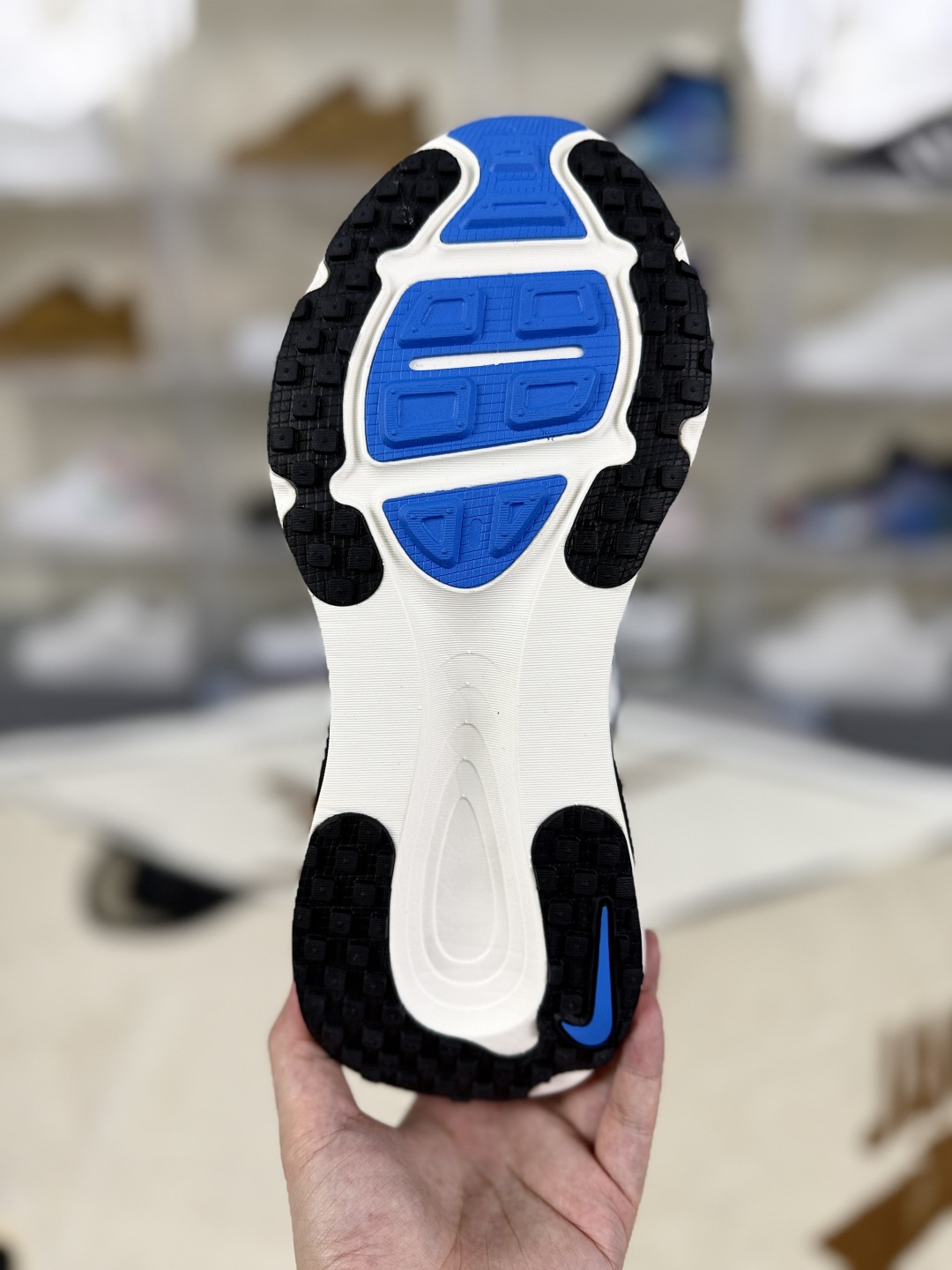 Nike Vomero 18 Running Shoes: Comfort, Support, and Style for Men & Women 7 cmp i1751306162906 1476 0 4