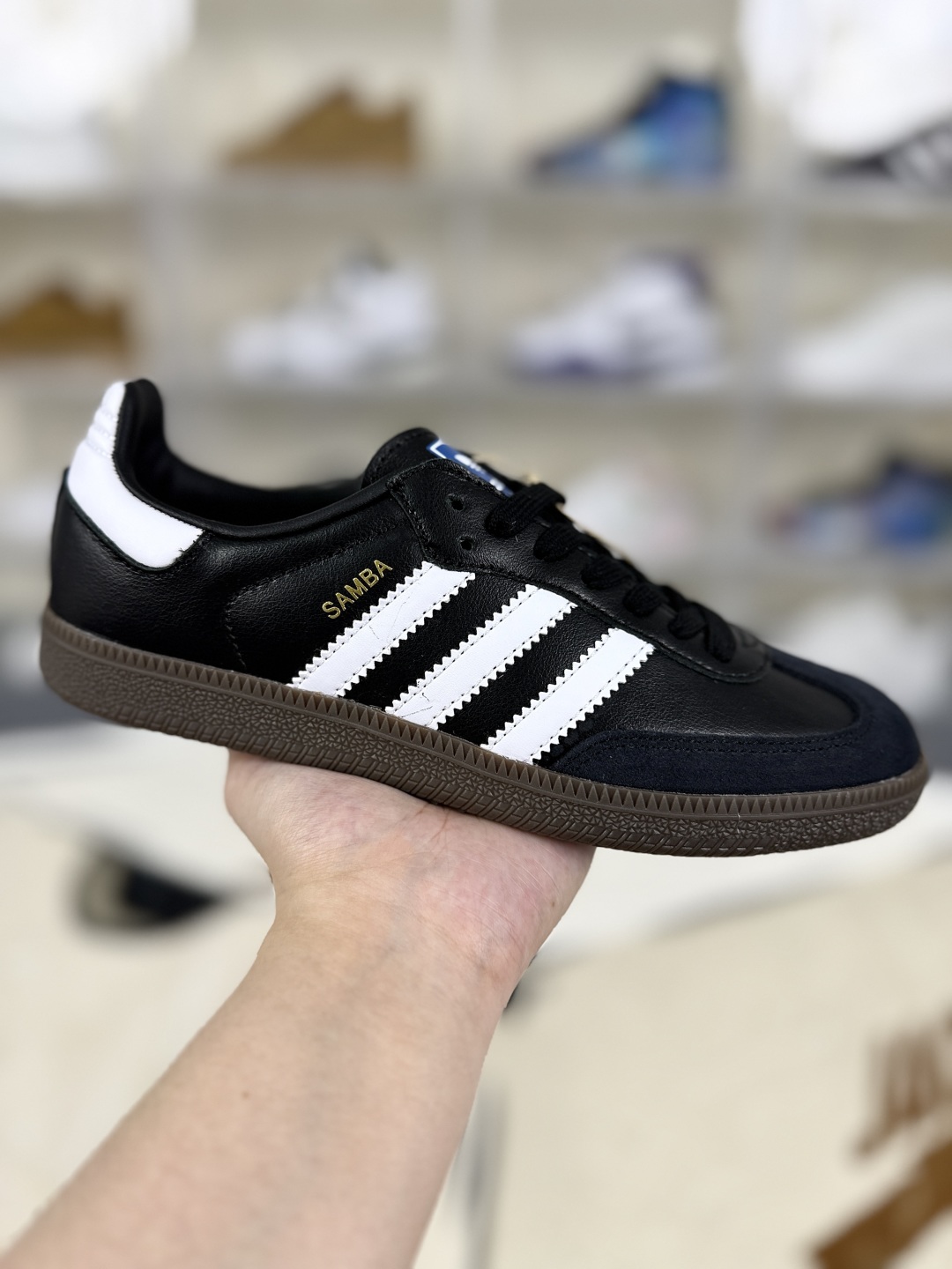 Adidas Originals Samba OG Low-Top Sneakers - Classic Black & White - Unisex 2 cmp i1751393209295 3054 0 0