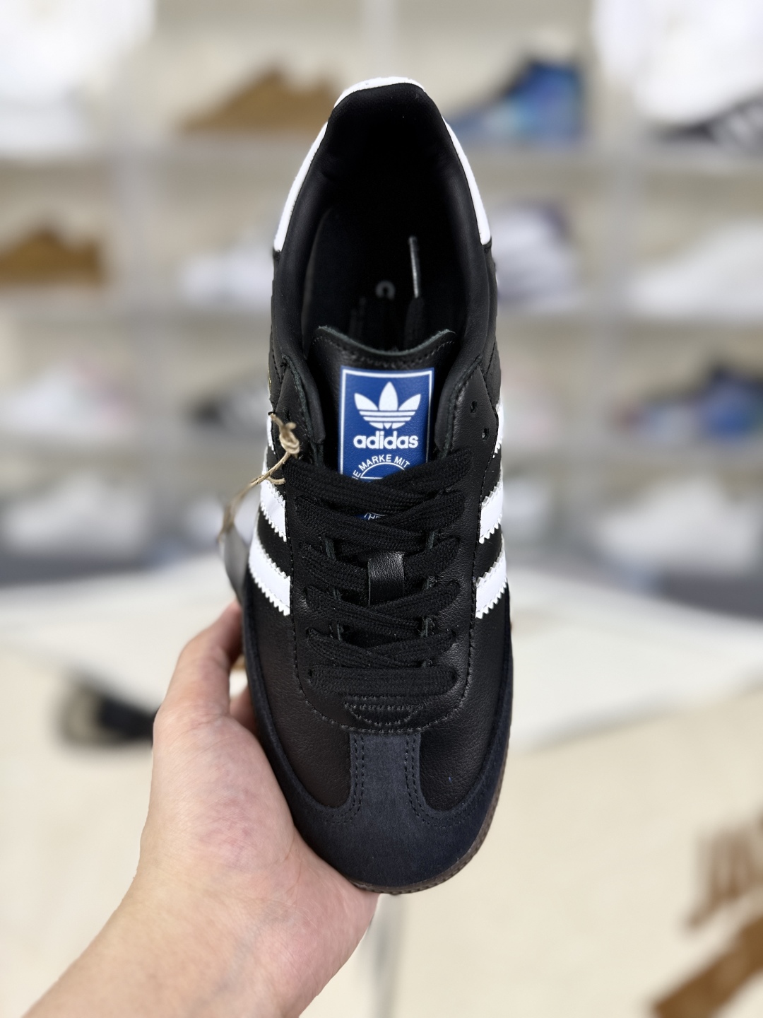 Adidas Originals Samba OG Low-Top Sneakers - Classic Black & White - Unisex 5 cmp i1751393209297 7051 0 3