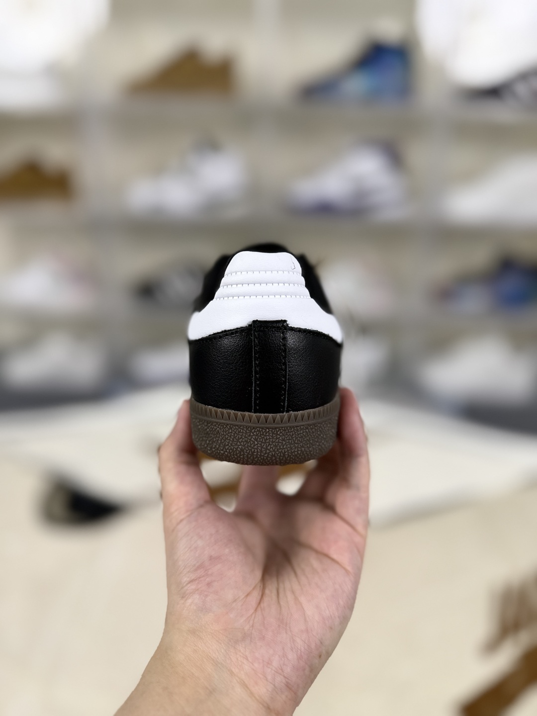 Adidas Originals Samba OG Low-Top Sneakers - Classic Black & White - Unisex 4 cmp i1751393211250 8288 0 2