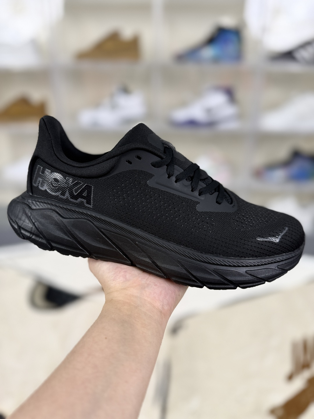 Hoka One One Arahi 7: Comfortable, Supportive, and Slip-Resistant Running Shoes