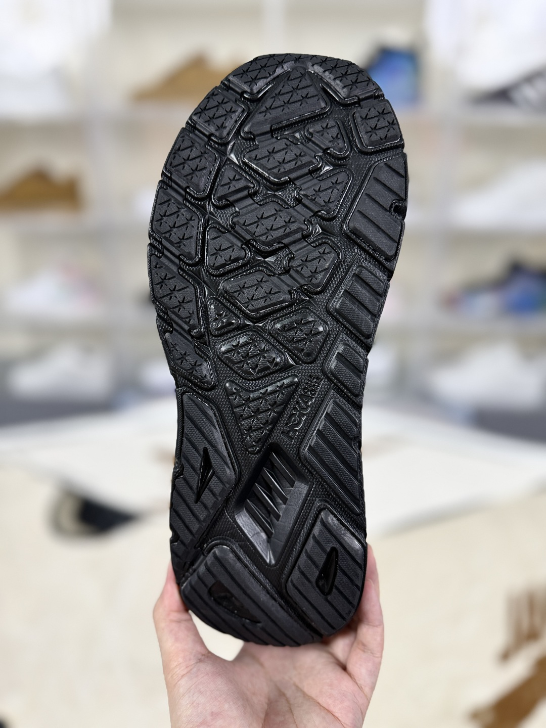 Hoka One One Arahi 7: Comfortable, Supportive, and Slip-Resistant Running Shoes 6 cmp i1752078841098 527 0 4