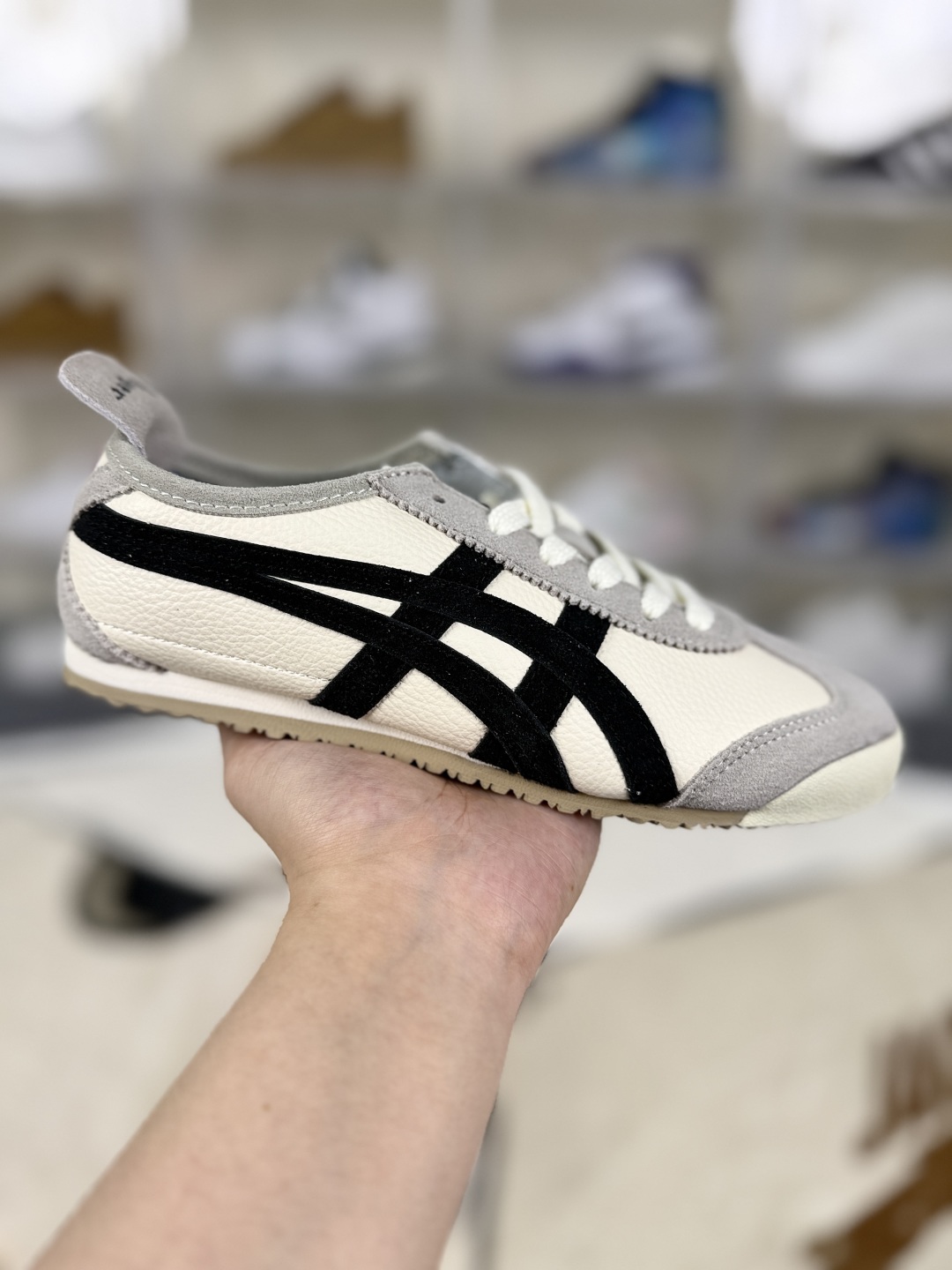 Onitsuka Tiger Mexico 66: Unisex Black/Birch, Low-Top Lifestyle Sneakers 2 cmp i1752175659514 5013 0 0